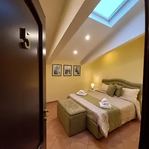 https://la-gemma-bb-naples.hotels-amalfi.com